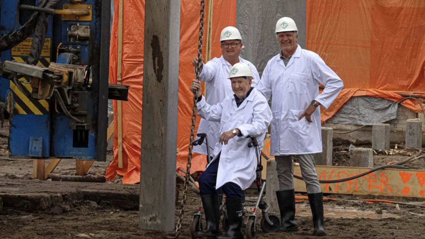 Oudste lid slaat eerste paal voor vernieuwd clubgebouw Sportclub
